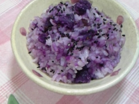 きれいに紫色♪紫芋ご飯♪